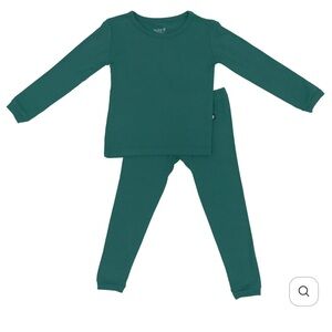 Kyte Baby 2T Long Sleeve Pajamas in Emerald (green) Excellent Used Condition